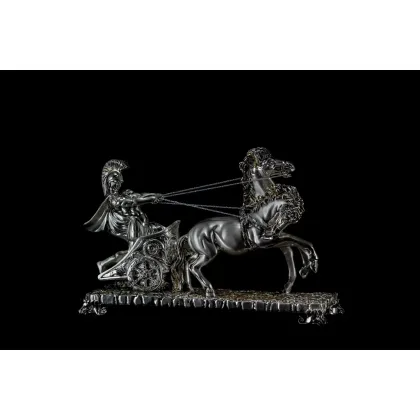 Zdjęcie Stylowy rydwan rzymski elegancka ozdoba