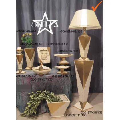 Picture A chic ceramic lamp decorated with studs