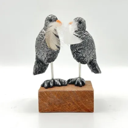 Picture An elegant ceramic figurine depicting two birds - a luxurious gift for a special person