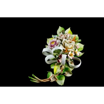 Zdjęcie Elegancka porcelanowa gałązka z kokardką