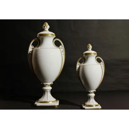 Zdjęcie Porcelanowy dzban z pokrywką stylizowany na amforę MPM Porcellane