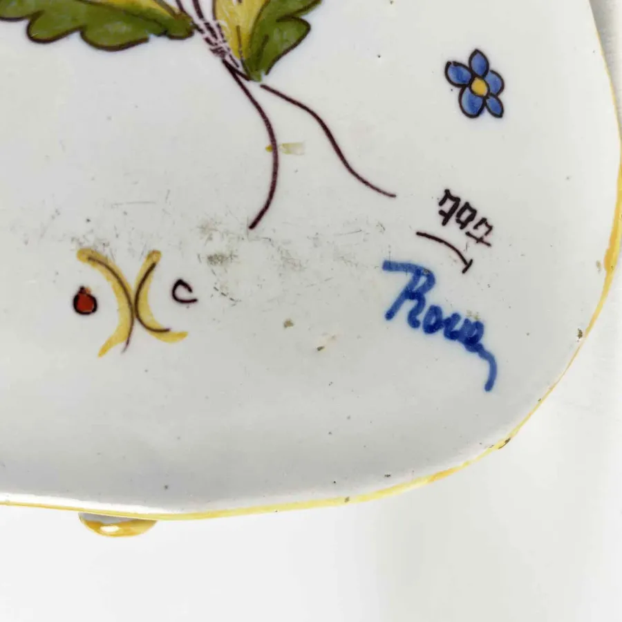 obrazek 5 Ceramiczna antyczna dekoracja skrzypcowa Rouen z XIX wieku