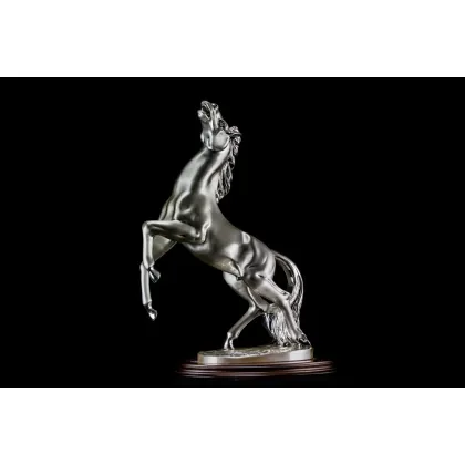 Zdjęcie Szykowna figura konia do salonu