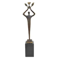 Zdjęcie Osobliwa statuetka z brązu