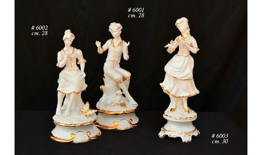 picture 2 Luxurious figurine made of ceramic