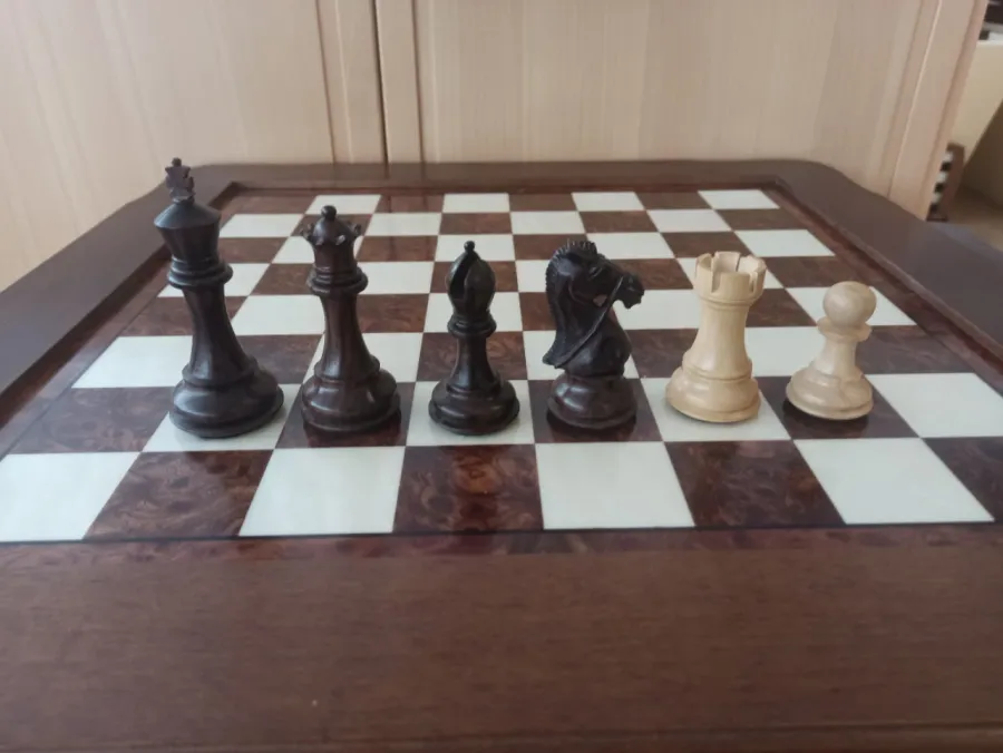 obrazek 2 Fantastyczny stół szachowy z figurami i backgammonem - 58x58x68 cm