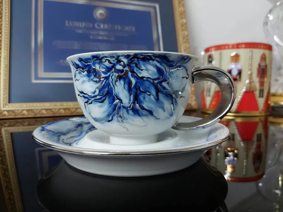 Duża filiżanka porcelanowa do kawy 