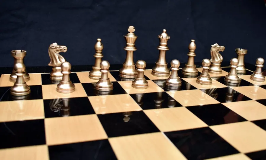 obrazek 5 Wyjątkowy komplet pionków ze stopu i miedzi do królewskiej gry - The Chess Empire