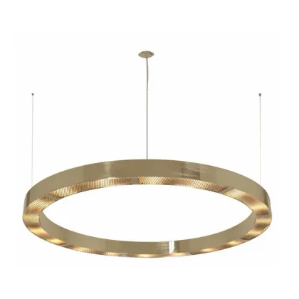 Zdjęcie Urokliwy żyrandol z pozłacanego mosiądzu w nowoczesnym stylu