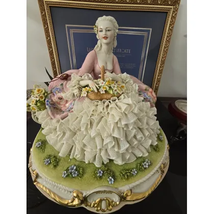 Zdjęcie Włoska porcelana - figurka kobiety