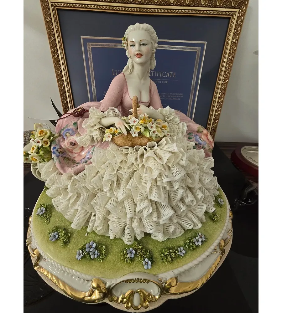 obrazek 1 Włoska porcelana - figurka kobiety