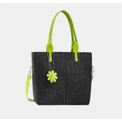 Zdjęcie Elegancka damska torebka dla wymagających klientów