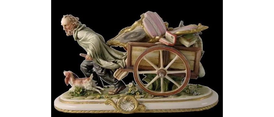obrazek 1 Figurka z porcelany do apartamentu - mężczyzna ciągnący taczkę