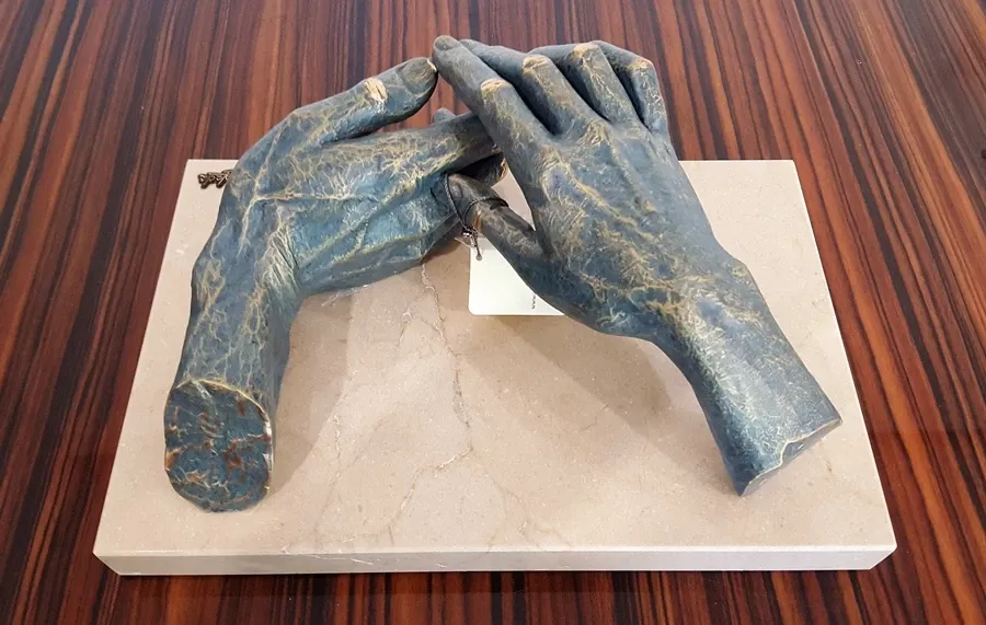picture 7 A perfect sculpture for an anniversary - clasped hands