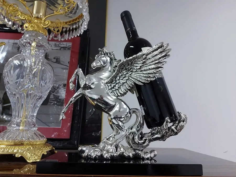 obrazek 8 Figura skrzydlatego konia - podstawka na wino - ArtBe