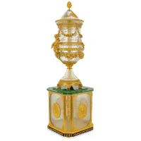 Zdjęcie Cudowny kryształowy wazon na postumencie