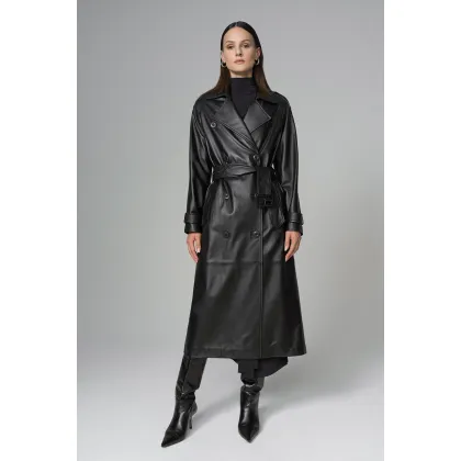 Picture Elegant oversize trench coat made of natural leather