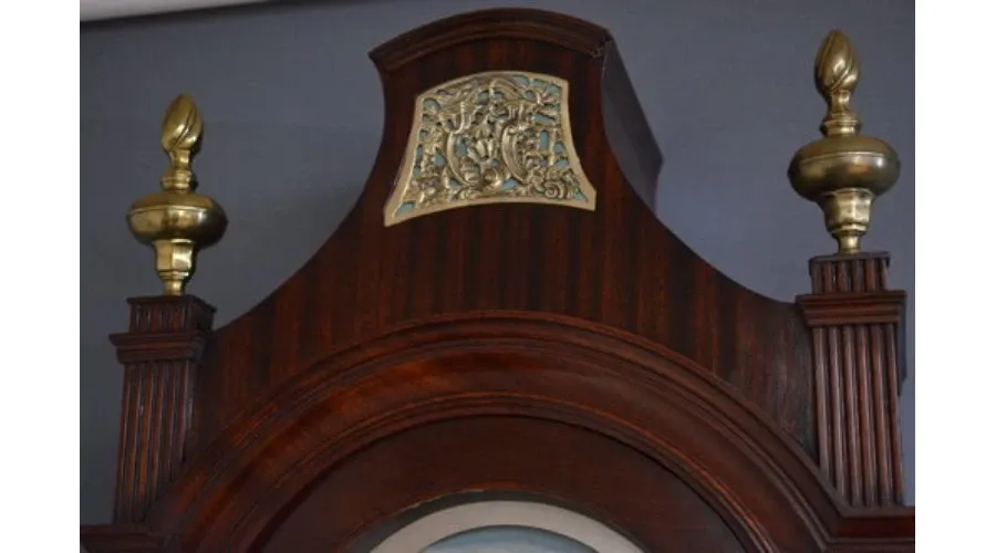 obrazek 3 Znakomity georgiański zegar dziadka, z wygiętą w łuk, posrebrzaną tarczą podpisaną przez Roberta Wooda