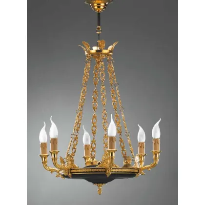 Zdjęcie Włoski żyrandol ze złotymi zdobieniami z brązu