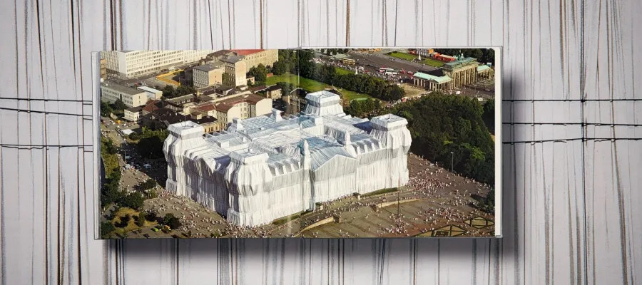 obrazek 21 Książka Christo and Jeanne-Claude. Wrapped Reichstag, Berlin, 1971–1995 - Taschen