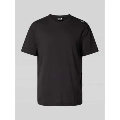 Zdjęcie T-shirt z naszywką z logo