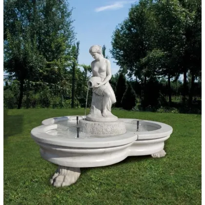 Zdjęcie Piękna fontanna Verona z posągiem do ogrodu
