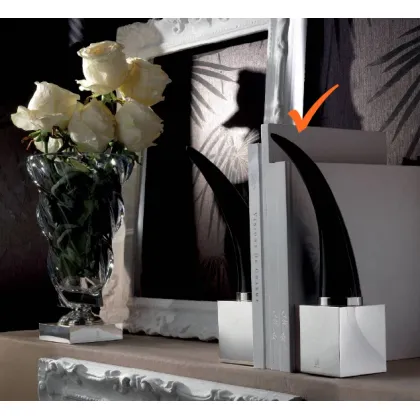 Picture Elegant bookends with a horn made of nickel-plated brass