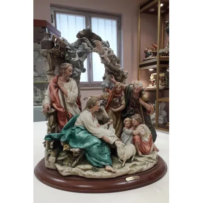 Zdjęcie Porcelanowa figurka Szopka Święta Rodzina na drewnianej podstawie