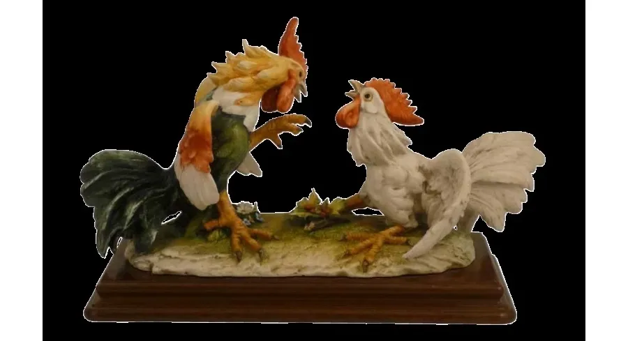 obrazek 1 Walczące koguty - porcelana do salonu prosto z Włoch