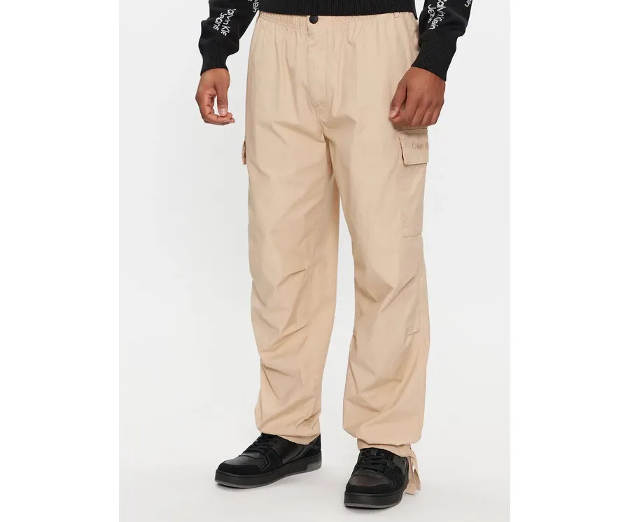 obrazek 1 Calvin Klein Jeans Spodnie cargo Essential Regular Cargo Pant J30J324692 Beżowy Regular Fit