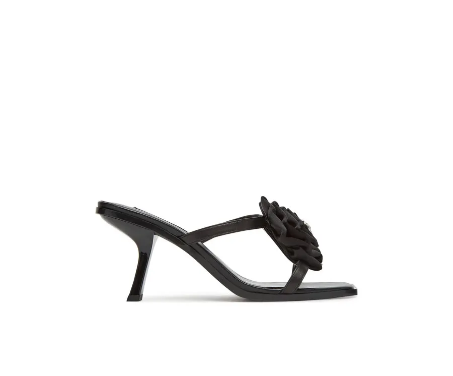 obrazek 1 KARL LAGERFELD Klapki Karmel KL33624 Czarny