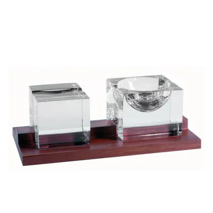 Zdjęcie Piękna popielniczka do cygar z kolekcji Puros z odważnym i niepowtarzalnym designem – Vista Alegre