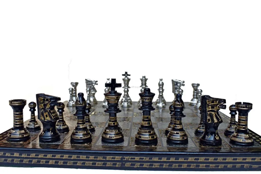 obrazek 2 Prestiżowy komplet szachowy sporządzony z mosiądzu - The Chess Empire