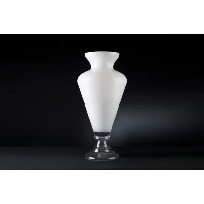 Picture A minimalist glass vase from the Italian brand VG