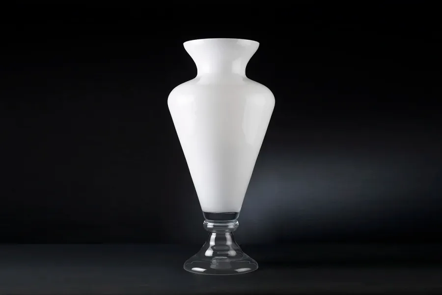 obrazek 1 Minimalistyczny szklany wazon włoskiej marki VG
