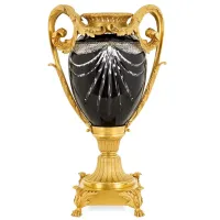 Zdjęcie Luksusowy wazon z czarnego kryształu i mosiądzu