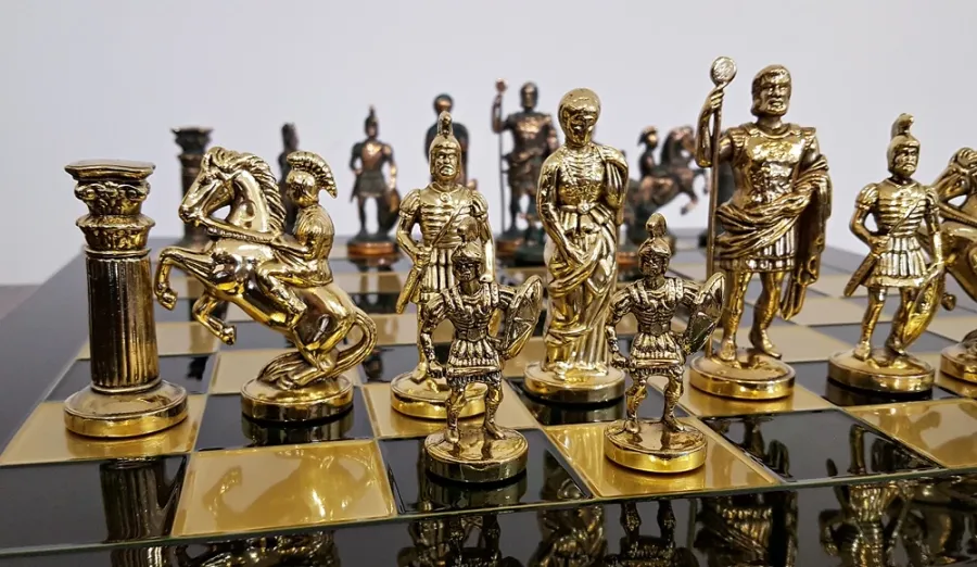 picture 9 Luxurious chess set with figures of Romans