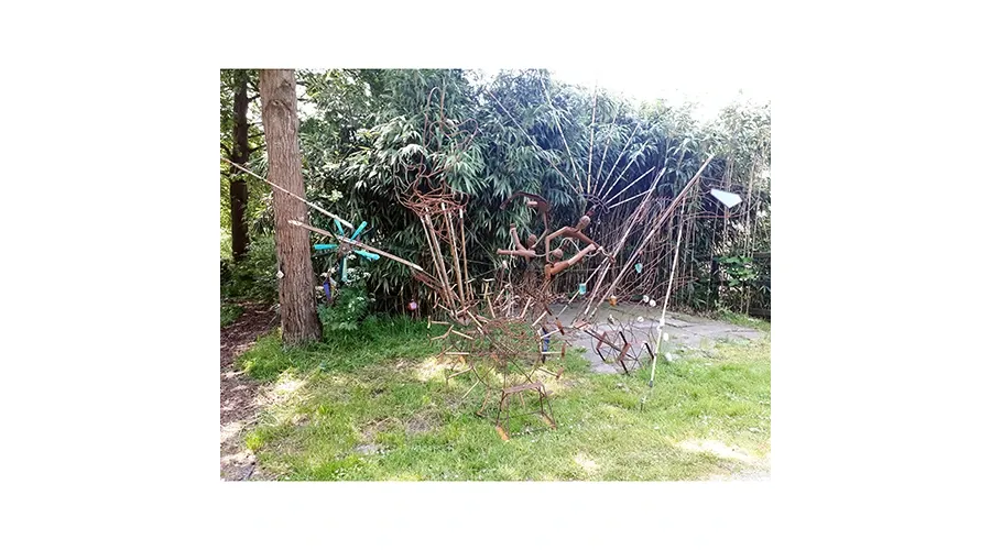 obrazek 1 Oryginalna ozdoba do ogrodu ze stali i bambusa "5D Racer"