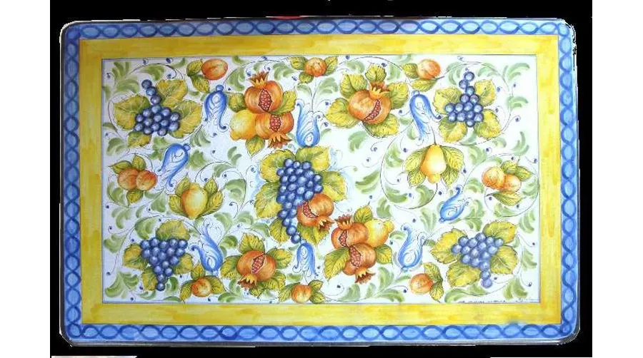 obrazek 1 Blat ogrodowy wykonany z lawy zdobiony oryginalnym motywem owoców – Ceramiche Valchida