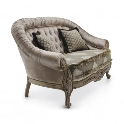 Zdjęcie Sofa w stylu klasycznym o szczególnie wyrafinowanym kształcie - Sevensedie