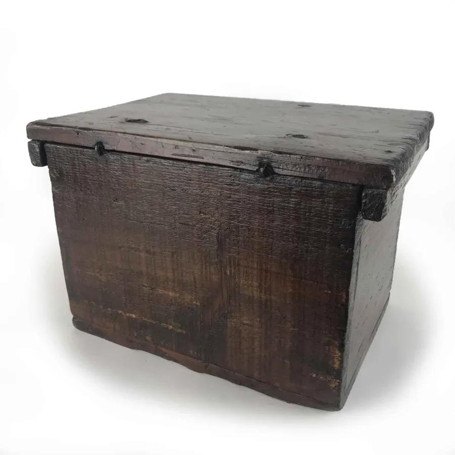 obrazek 4 Pudełko jodłowe z wieczkiem bez ramek z zabytkowym zamkiem