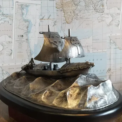 Zdjęcie Rzeźba przedstawiająca św. Brendana Żeglarza z pewteru