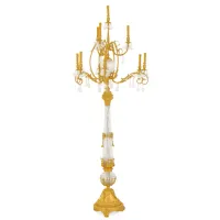 Zdjęcie Kryształowa stojąca lampa w kształcie dużego świecznika