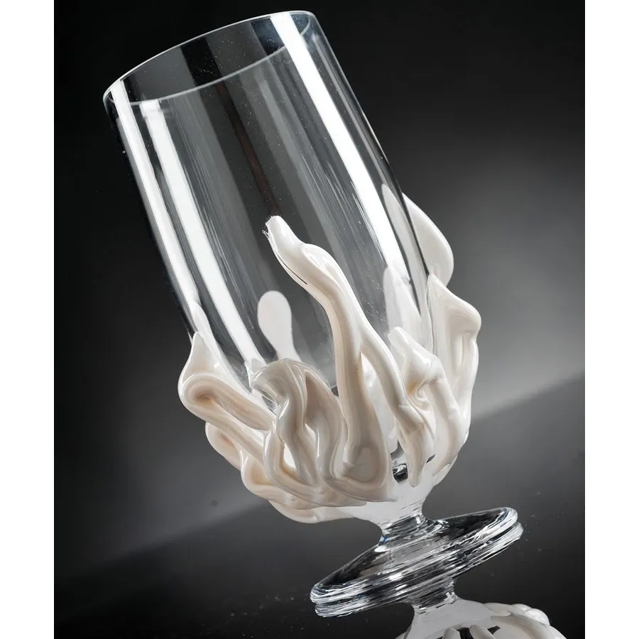 picture 2 Exquisite glass made of blown coloured glass with ornament