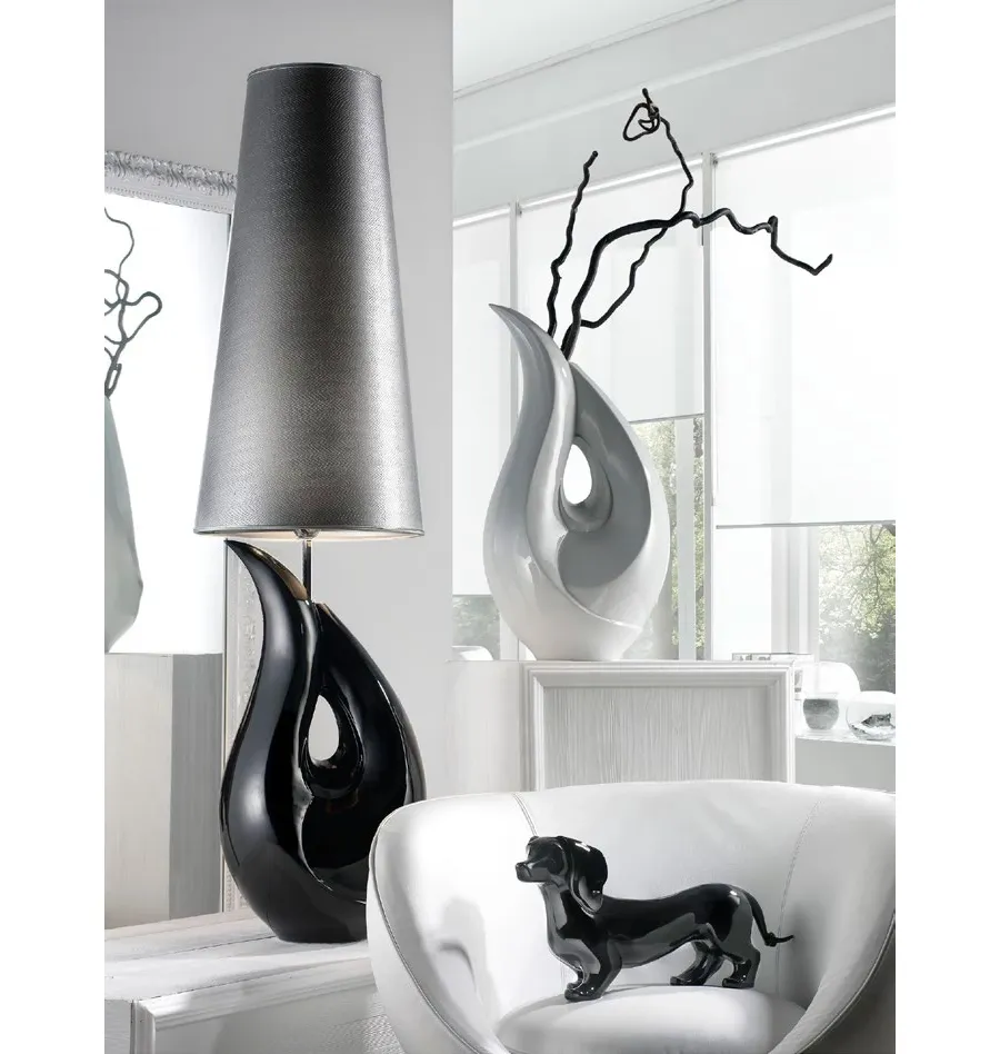 obrazek 4 Wysoka lampa z porcelany ze stożkowatym abażurem