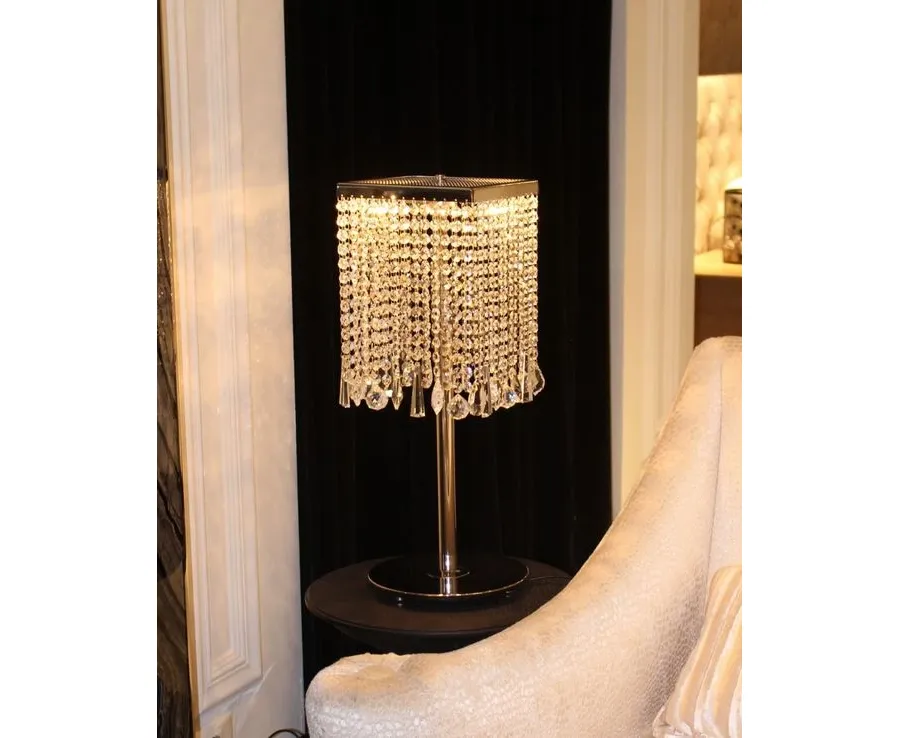 obrazek 2 Ponadczasowe oświetlenie - lampa na biurko lub stolik