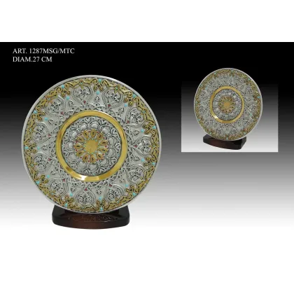 Picture A beautifully decorated plate from Italy