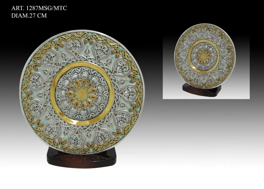 obrazek 1 Pięknie zdobiony talerz z włoch