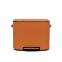 Zdjęcie Praktyczny kosz na śmieci z pedałem do segregacji odpadów