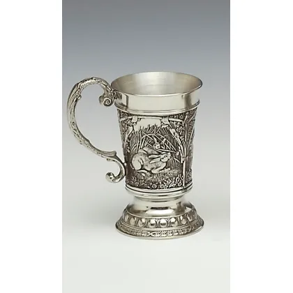 Zdjęcie Miarka na alkohol z rączką z pewteru z przedstawieniem zająca